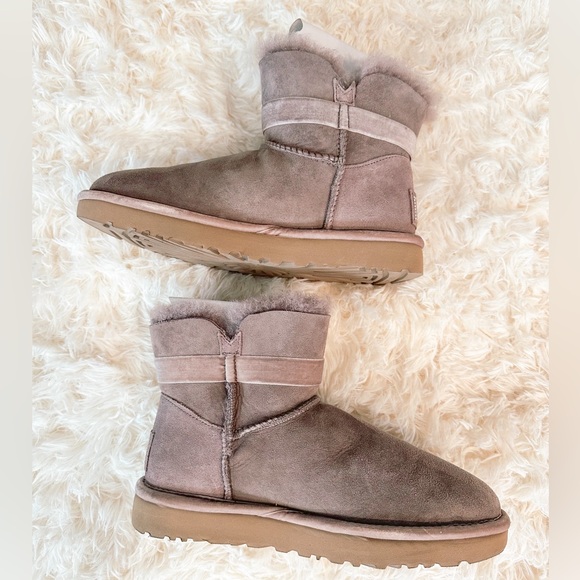UGG W Karlie Brooch Boots - Picture 2 of 7